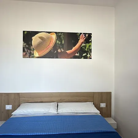 Almarea Apartment Ciro Marina