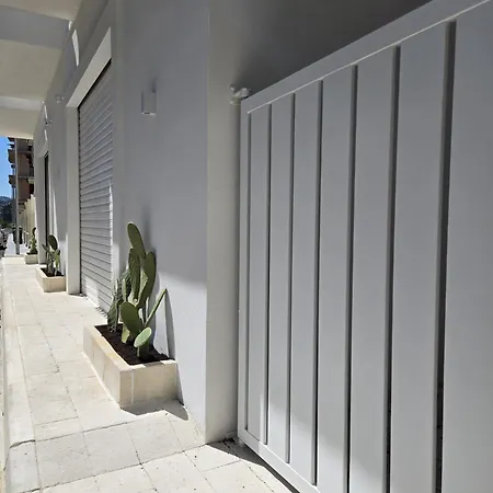 Almarea Apartment Ciro Marina