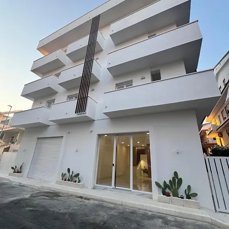 Apartment Almarea Ciro Marina