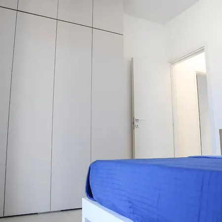 Almarea Apartment Ciro Marina