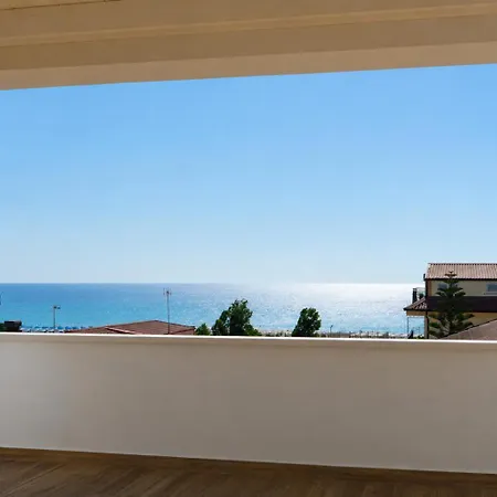 Almarea Apartment Ciro Marina