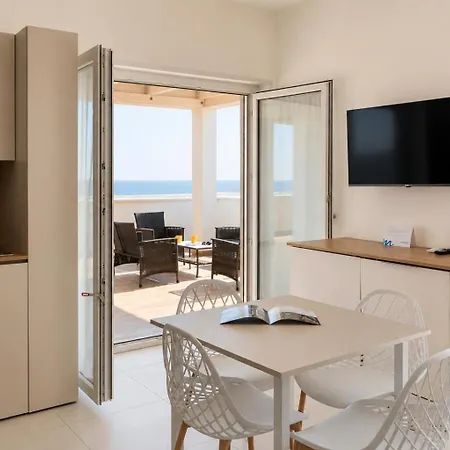 Almarea Apartment Ciro Marina